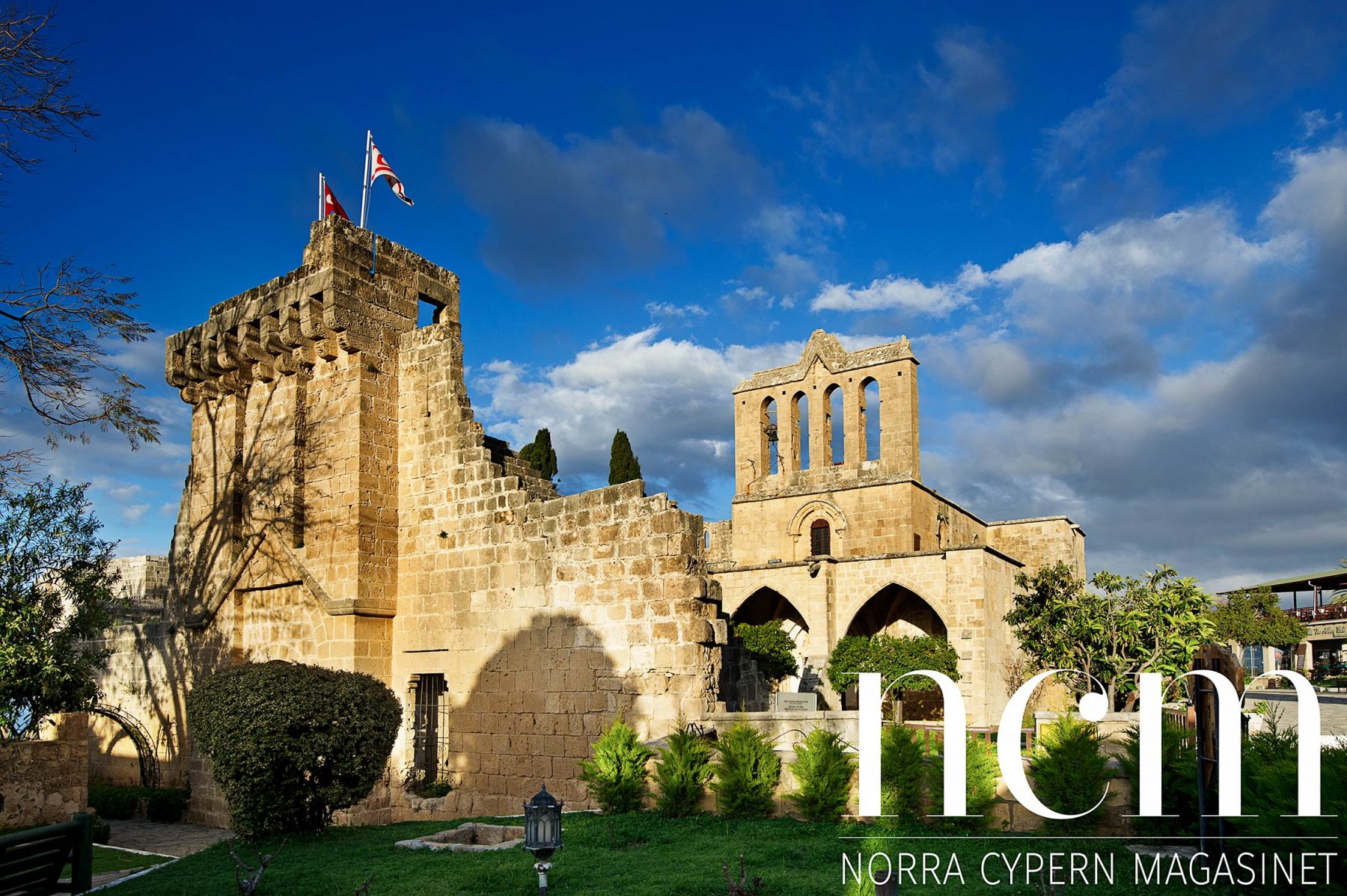 den vackra klosterbyggnaden i bellapais på norra cypern