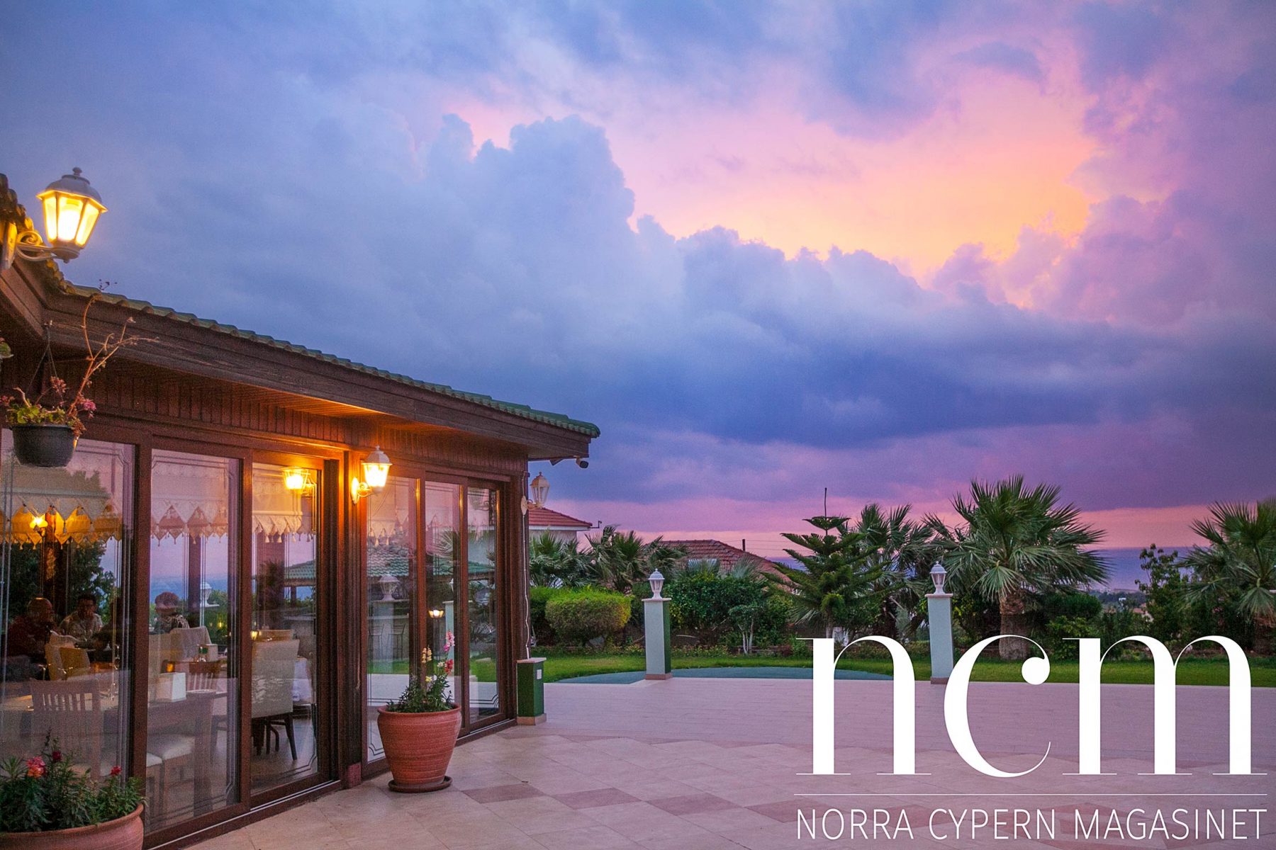 Fantastisk solnedgång vid Canos Green Palace på Norra Cypern