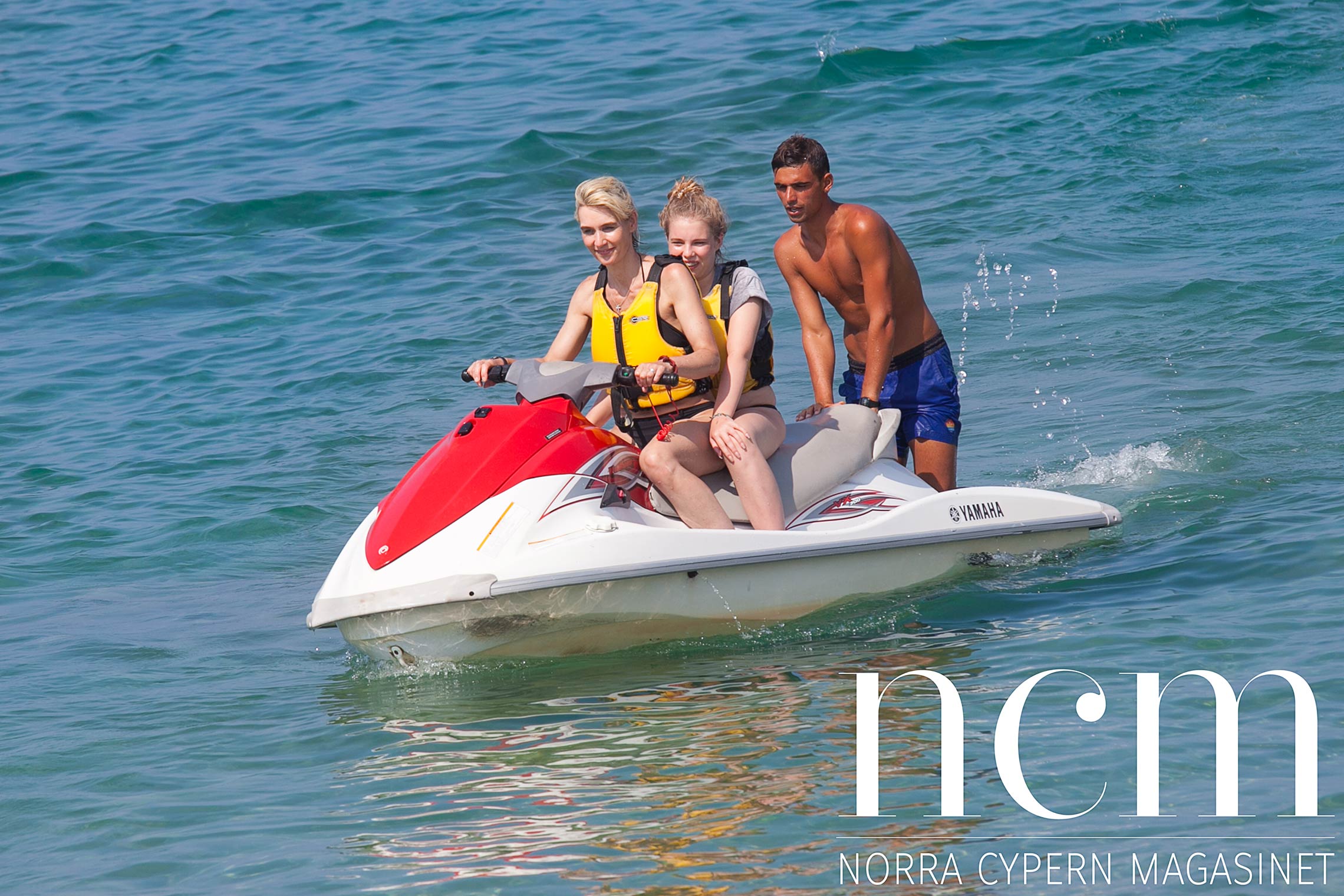 Vattensporter och jetski för den sugna på Escape Beach Norra Cypern