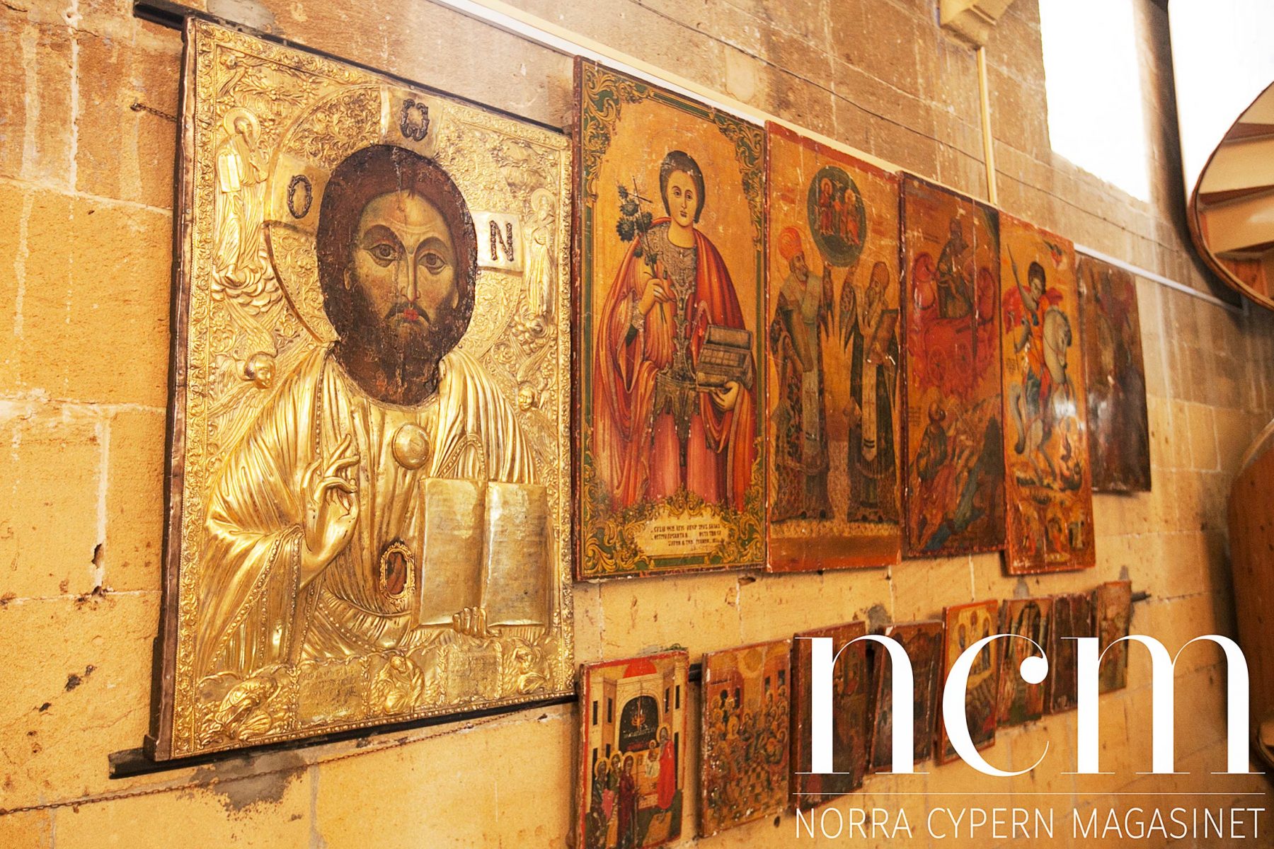 ikoner pryder kyrkväggarna i st mamas kyrka i guzelyurt