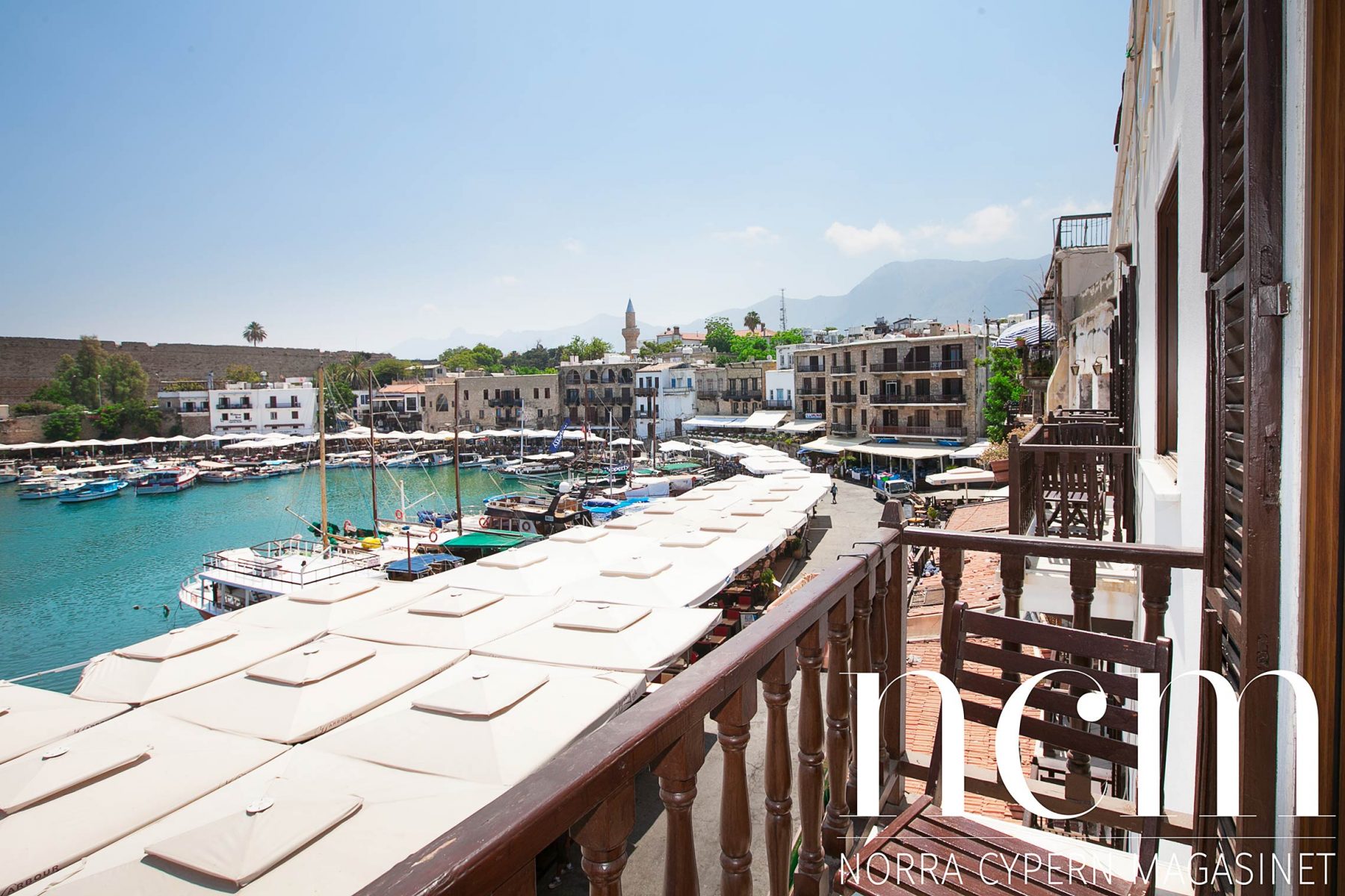 fin utsikt från trevlig balkong på white pearl hotel på norra cypern