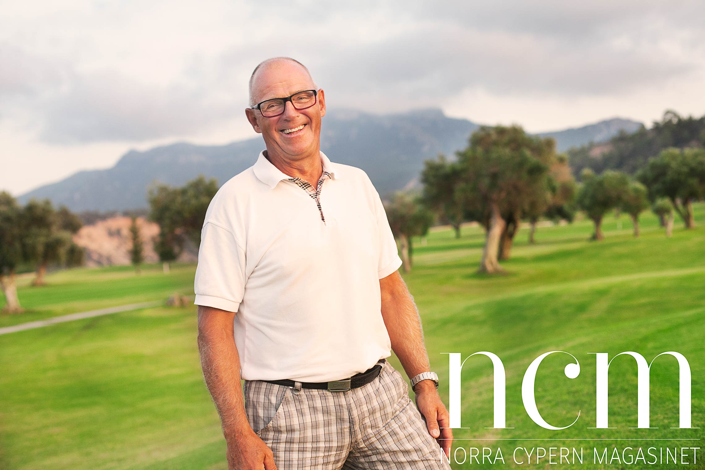rolf är en svensk golfare som spelar golf på golfbanan korineum på norra cypern