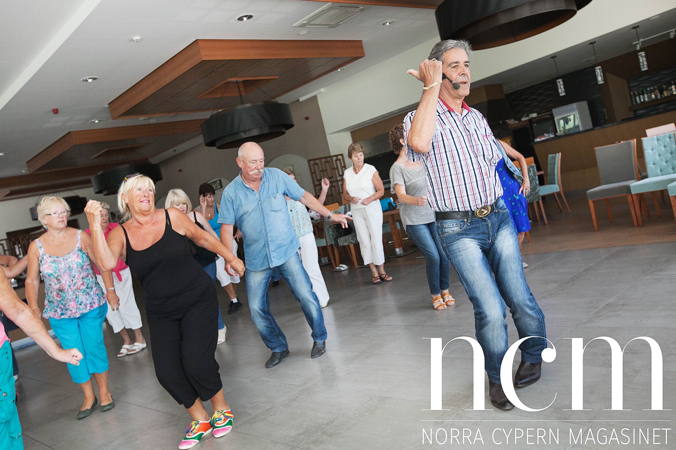 line dance på korineum på norra cypern