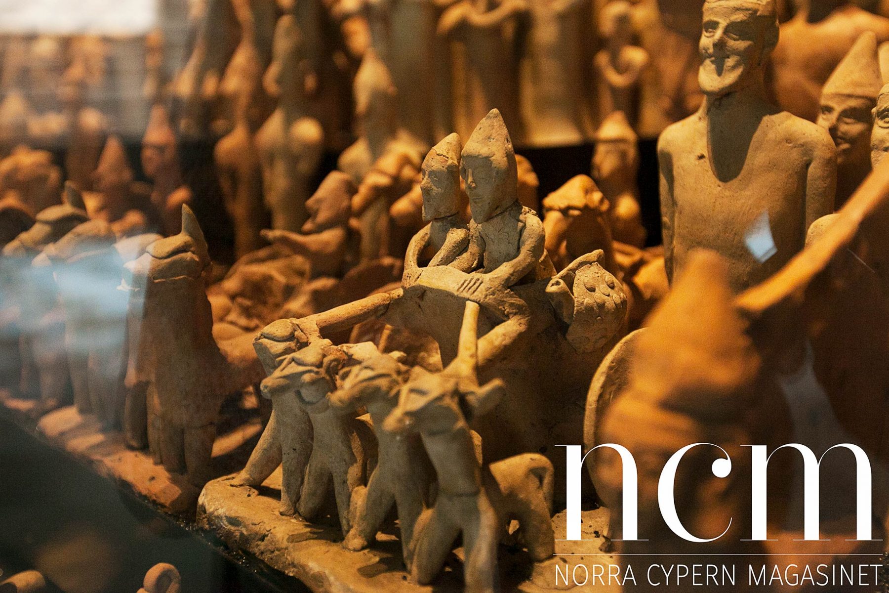 figurerna är uppgrävda på cypern och ställs ut på medelhavsmuseet i stockholm